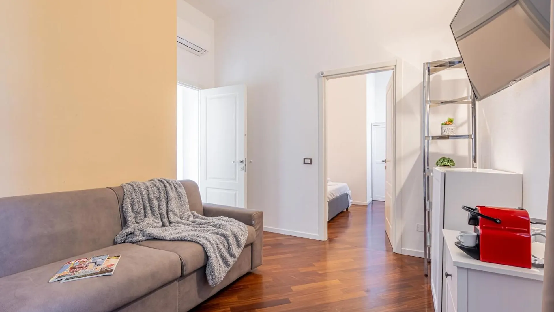 Suites Mansion Rozzano 0*,  İtalya