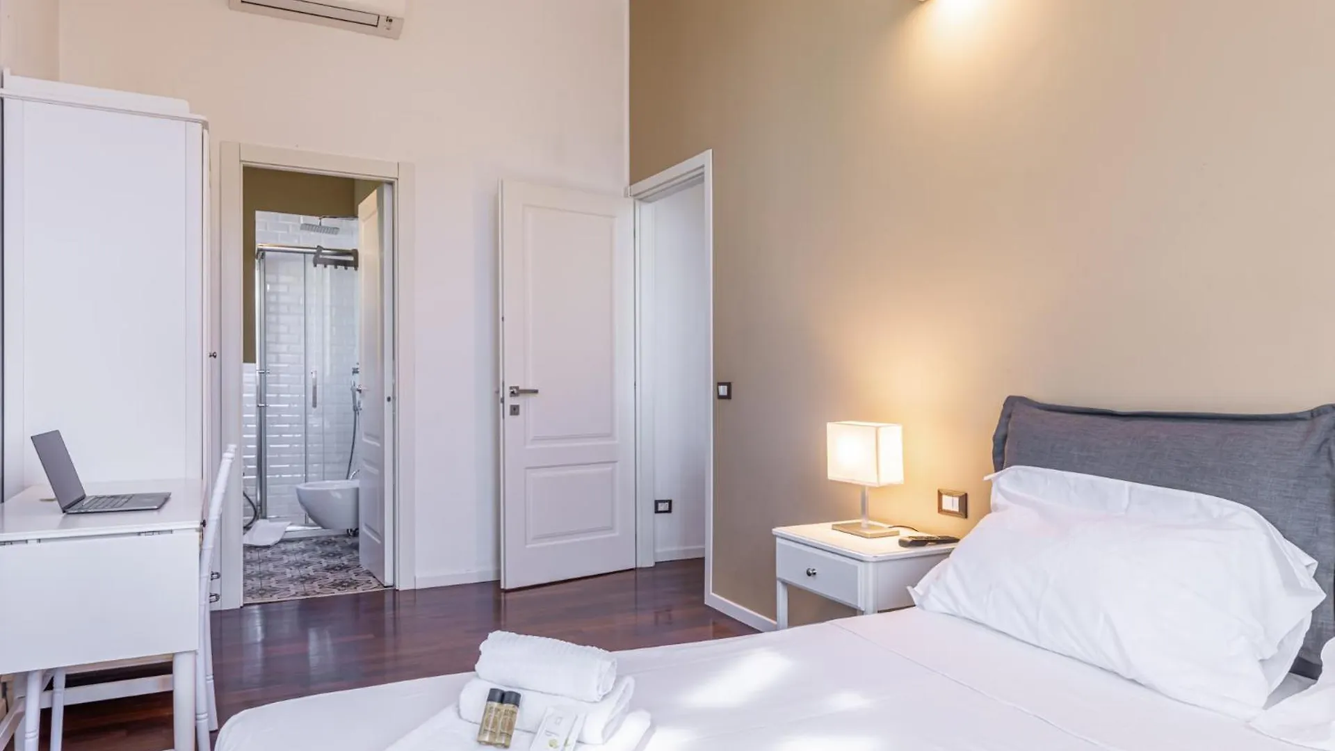 Daire Suites Mansion Rozzano İtalya