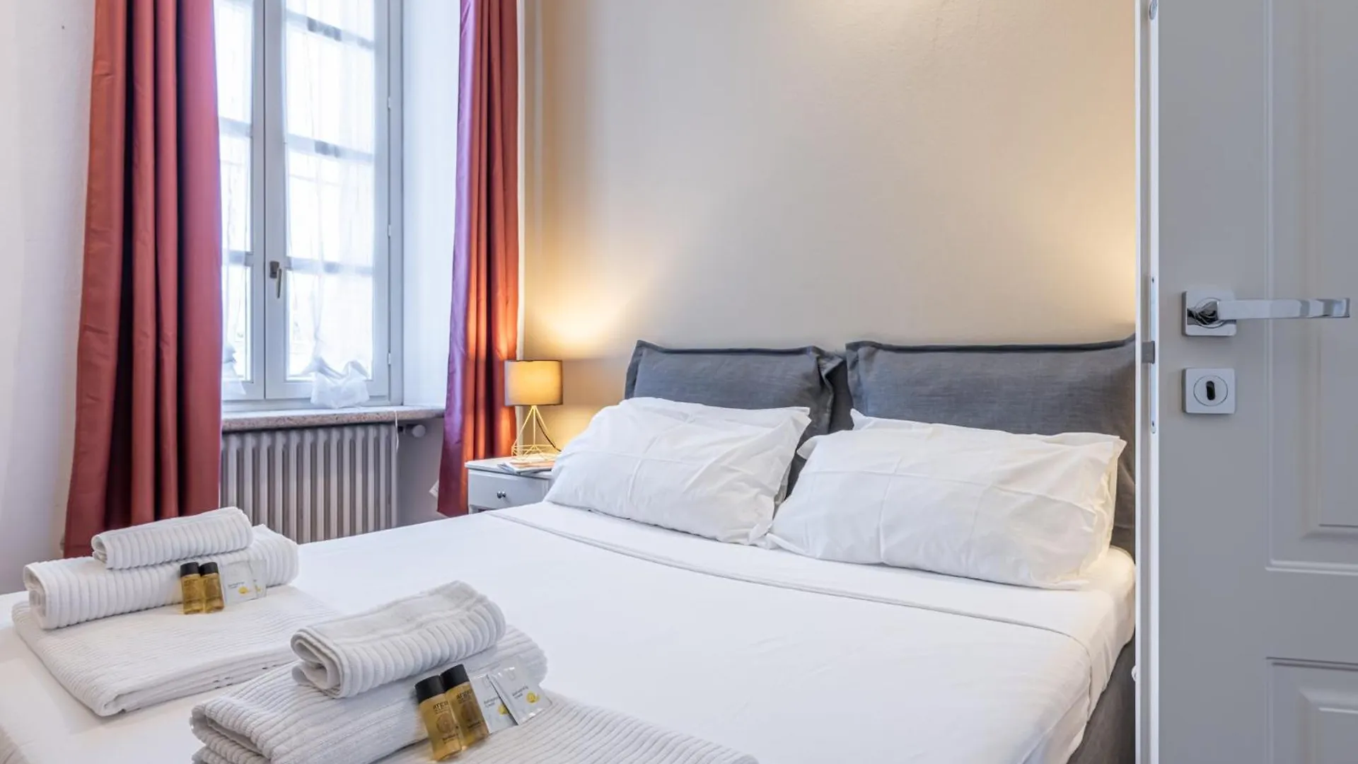 Daire Suites Mansion Rozzano İtalya